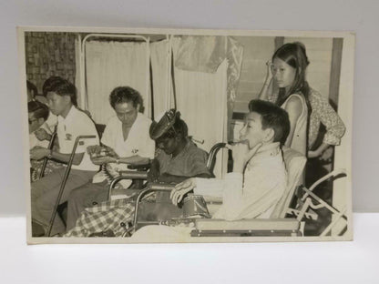 Vintage Man & Girls Friends Gathering Craft Hat Making B&W Photo (P278)