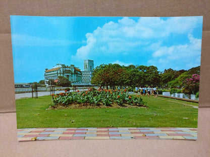 LUCKYPIGEON Queen Elizabeth Walk General Post Office Singapore Postcard (C1967)