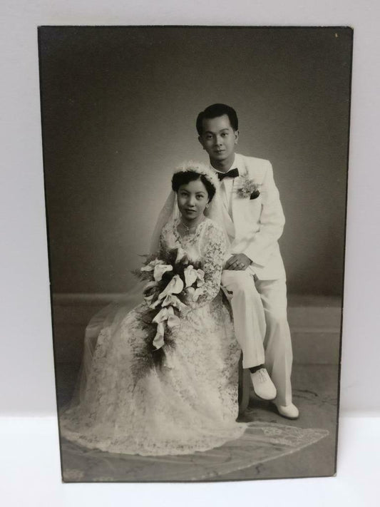 Vintage Wedding Couple Bouquet Lace Dress Studio Portrait B&W Postcard (P325)