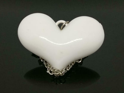 Vintage Beautiful White Acrylic Heart Pendant Silver Tone Necklace F/S (J624)