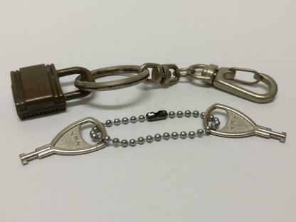 LP888 Rare Vintage Lock & Key Metal Bronze Souvenir Keychain Keyring F/S (B680)*