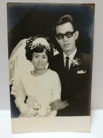 Vtg Asian Chinese Couple Bride Groom Sunglasses Bouquet Studio B&W Photo P453