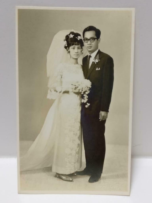 Vintage 1960 Asian Chinese Wedding Couple Bride Groom Studio B&W Photo (P374)