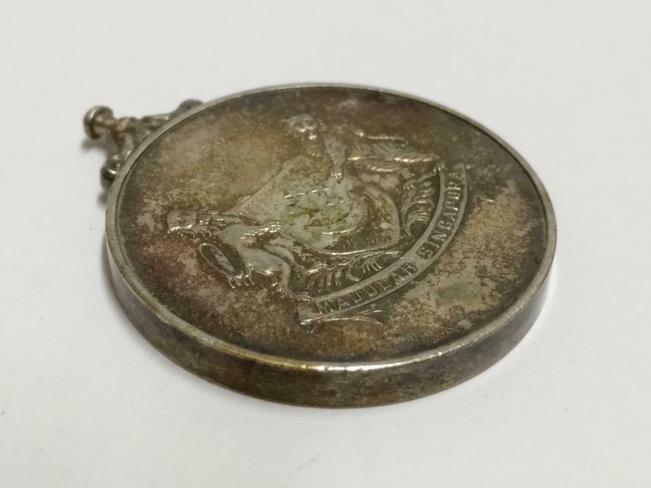 Rare Singapore Majulah Singapura Pingat Perta Hanan Silver Medal Pin Badge C074