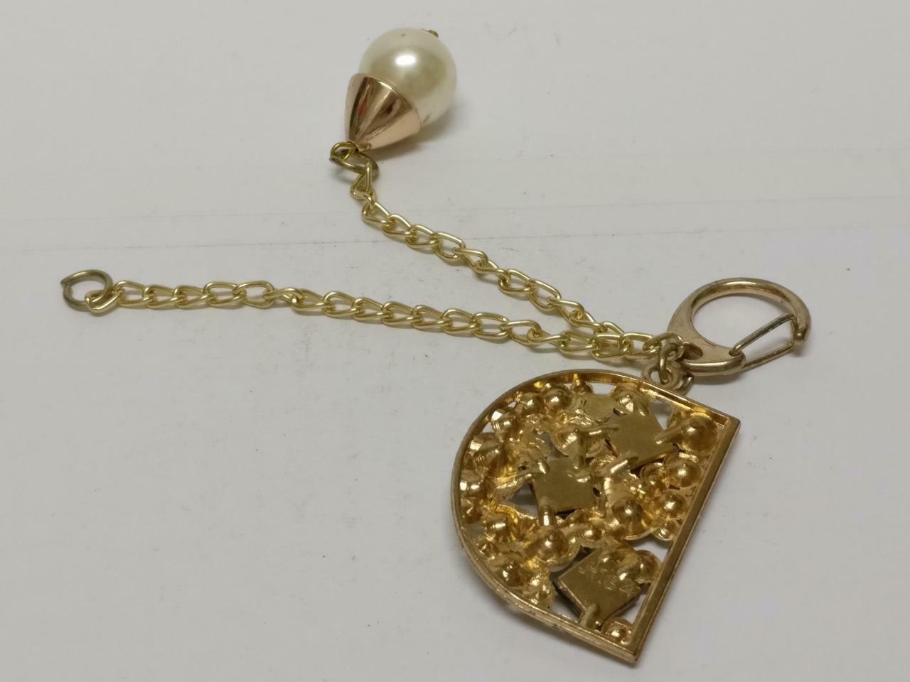 LP888 Vintage Letter D Rhinestones & Faux Pearl Gold Tone Keychain Keyring F/S (B713)