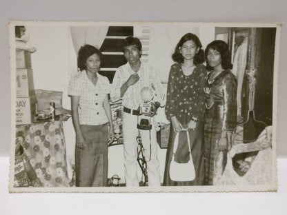 Vintage Malay Friends Gathering House Party Retro Camera Portrait B&W Photo P386