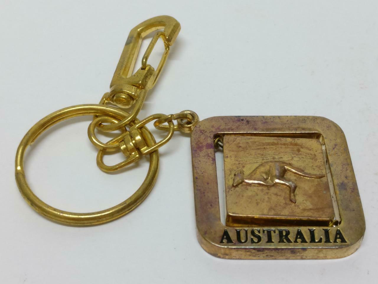 LP888 Vintage Australia Koala Bear Kangaroo Gold Tone Metal Keychain Keyring F/S B788