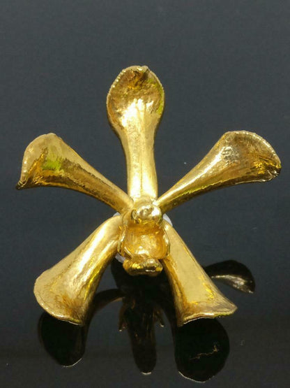 CJ888 Vintage Singapore RSIS Orchid Flower Gold Tone Ladies Pendant F/S (J826)
