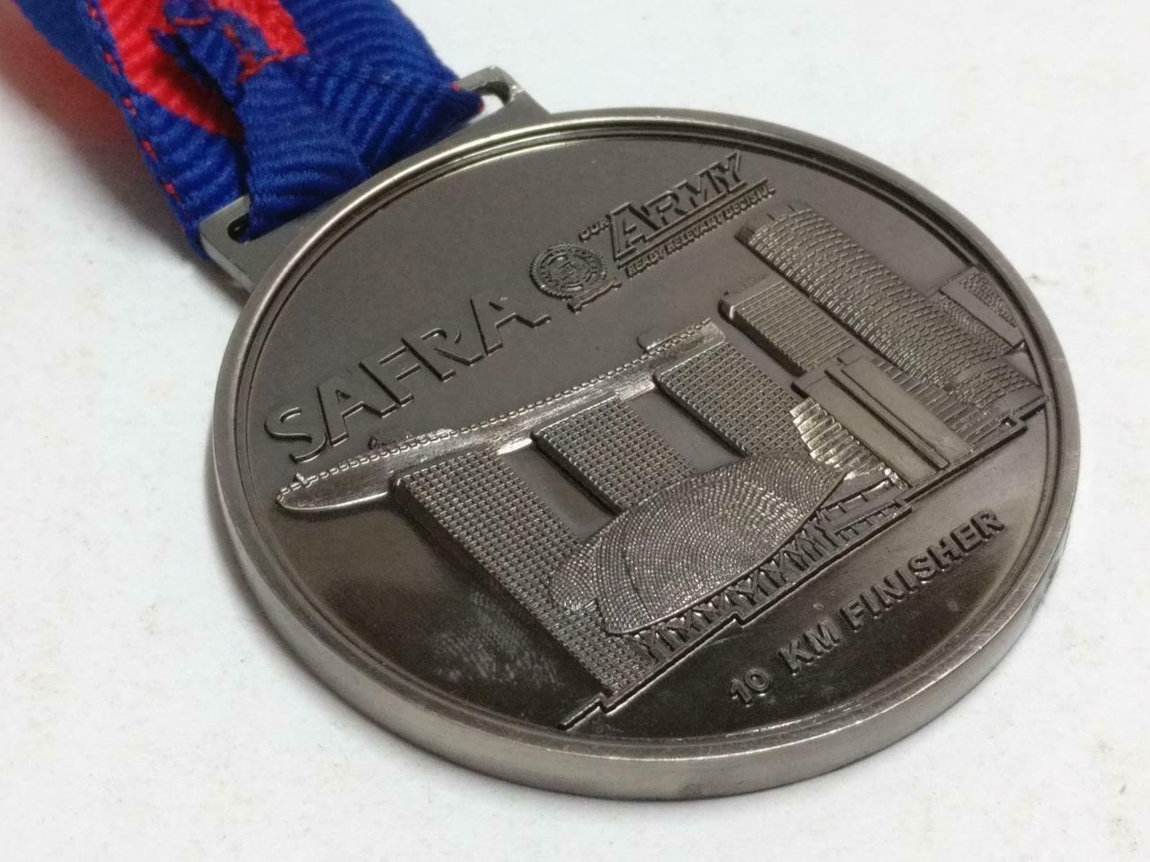 Safra Singapore Bay Run & Army Half Marathon 2010 10KM Medal Sands Hotel C094