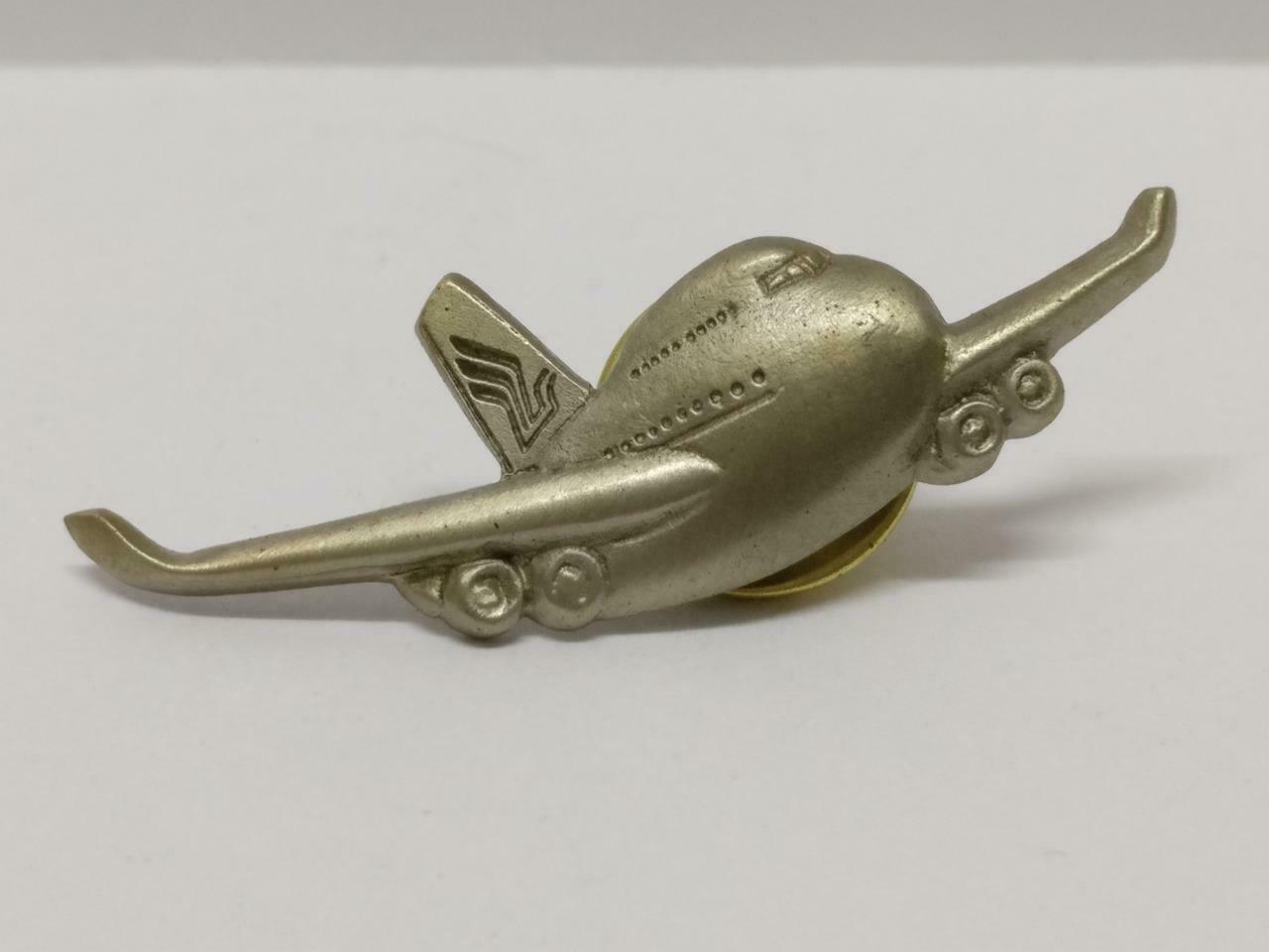 Vintage Rare SIA Singapore Airlines Aeroplane Silver Tone Metal Pin Badge A1851